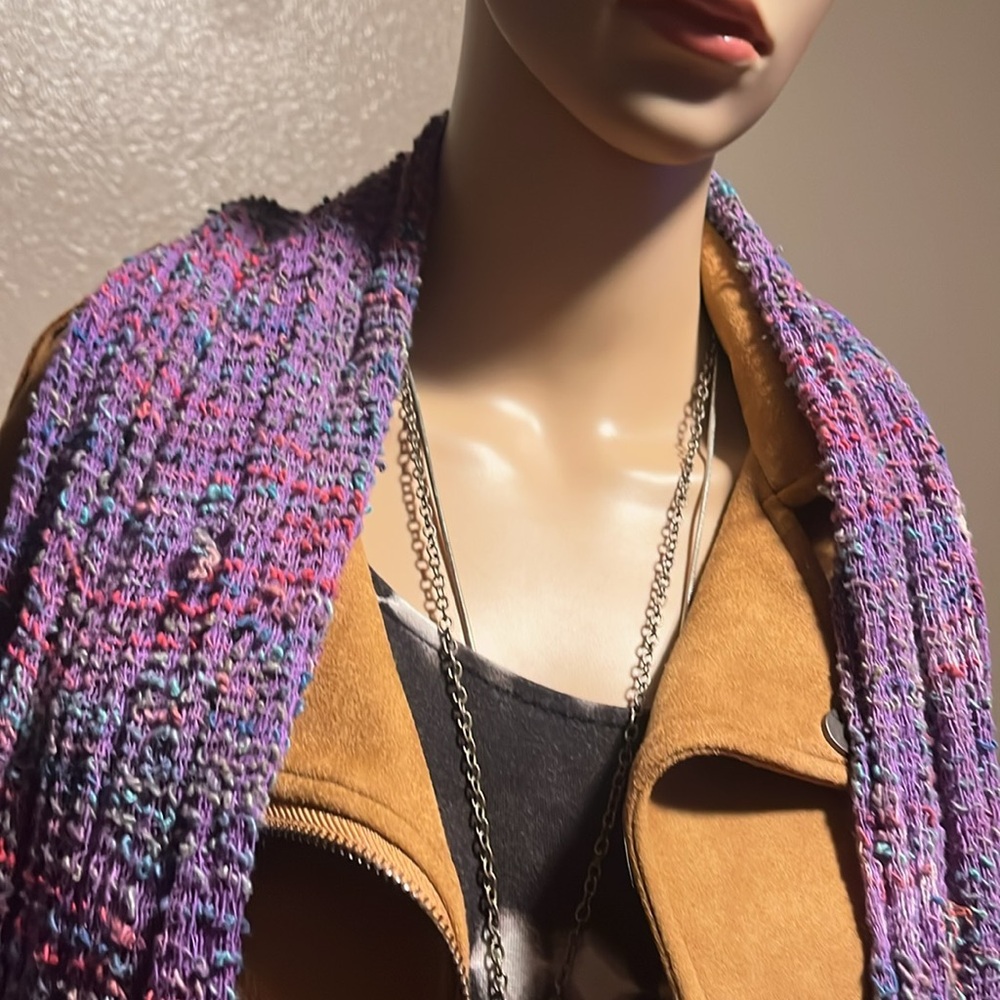 CROTCHED Scarf. Purple with other colors. Fringe stretches
